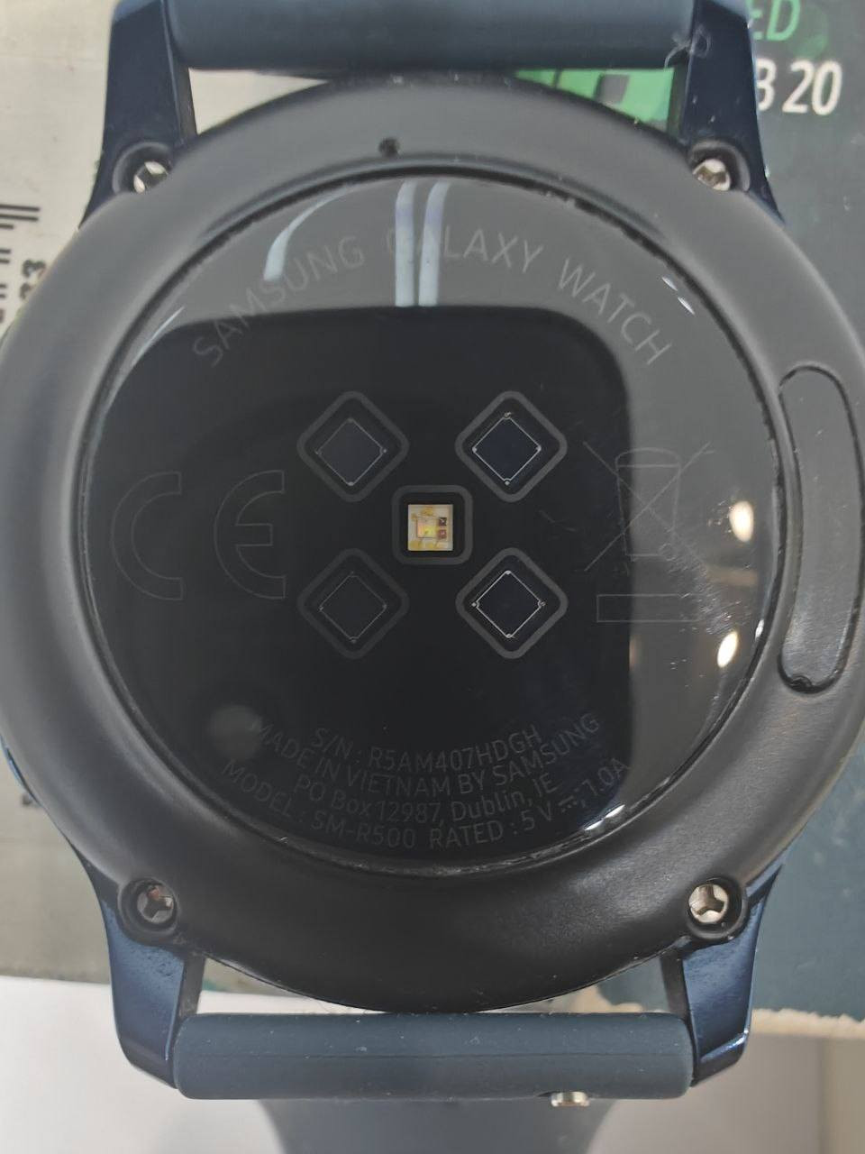 للبيع ساعة Samsung Galaxy Watch Active
ساعة ذكية أصلية بحالة جيدة جداً، استعمال خفيف ونظيفة.
المواصفات:
شاشة Super AMOLED قياس 1.1 إنج بدقة 360×360
معالج Exynos 9110
ذاكرة 768MB RAM وسعة تخزين 4GB
بطارية تدوم تقريباً يوم إلى يومين حسب الاستخدام
تدعم GPS لتتبع الرياضة والمشي
تدعم Bluetooth و Wi-Fi و NFC
مقاومة للماء حتى 50 متر
قياس نبضات القلب وتتبع النوم والرياضة
شحن لاسلكي
الحالة: مستعملة ونظيفة بدون مشاكل.
الملحقات:
الشاحن
سيرين للساعة: واحد لارج وواحد سمول
💰 السعر: 70 ألف دينار
🚚 يوجد توصيل إلى كافة المحافظات
للتواصل خاص.


**إذا كنت صاحب هذا الإعلان وتريد حذفه لأي سبب، رجاءا أرسل رسالة إلى الدعم الفني**