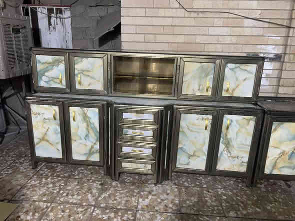 كاونتر3قطع نضيف جدا جدا اخو الجديد تكمة شغل الالمنيوم داخل خارج العنوان بغداد الدورة الطعمه  الشراي يتصل***********
