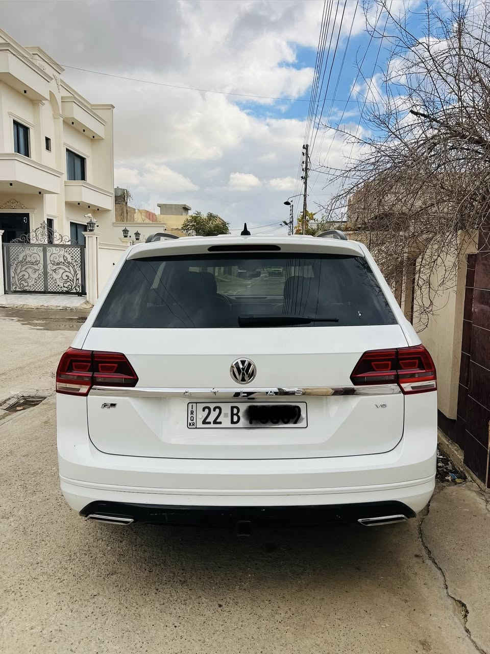 السلام عليكم
فولكس واكن اطلس 
الموديل 2020
محرك 6سلندر تنفس طبيعي بدون توربو 
ماشية 77 الف 
مواصفات sel R line 
اعلئ فئة بالمواصفات 
داخل فى اي بي منفصل
بانوراما 
٧ راكب 
كشنات الامامي كهربائي وتدفئه 
كشنات الامامي تدفيه 
كاميرات ٣٦٠  ودوار
رادار امامي وخلفي وجانبي  مانع اصطدام توقف ذاتي
 وتحديد مسار ونقط عمياء 
حساس امامي خلفي 
لايت ليد وزنون وداينمك وية الستيرن 
داخل 10 الون 
بصمه وتشغيل عن بعد 

باقي المواصفات غنيه عن التعريف

السيارة حادث بس بونيت صبغ بدون دواخل بدون ايرباك بشرط فحص و4 مكان اصغر تعديل بارد 
‏ما شاء الله سيارة كلش نظيف مرتب بدون مصرف 
سياره جاهزه صدر امامي خلفي جديد مابى مصرف 
دهن كير ومكينه وفلاتر تبريد  كلها جديده 
4 تايرات جديد من شديتهن 
سنويه راقم جديد وبسمي على غرامة تنزل من سعره
سعره 227واستفسار اكثرخابر وتدلل***********

تجي يمي عين غلطه عين فراش اخدمك

 ‏ملاحظة ما أجاوب على التعليقات ما متواجد عالفيس شراي خابر وتدلل
مكان سياره كركوك
 وتحياتي للجميع
