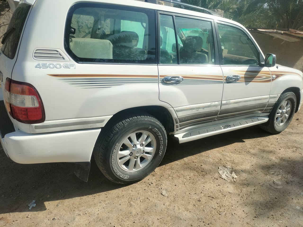 لاندكروزر موديل 2000 رقم واسط تحويل مباشر حداديه كهربائيات كله جديد ما نقصهه شي مصبوغة حزام اثر جراد فول اوتوماتيك ثلاجه صغيره 
***********
