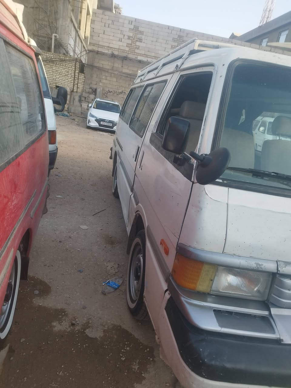 سلام عليكم سياره مازدا للبيع خط حي الحر مكاني بل حر ثالث يفلت بس سياره حلوا يراد ترتيب سعر 40 وبيها مجال ***********
