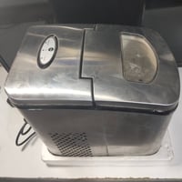 للبيع صانعة مكعبات ثلج  غير شغال بغداد 07708200843
