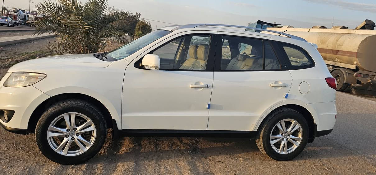 سلام عليكم  سنتافيه موديل 2011خليجي مكينه 2400دوش 4سلندر فتحه 7راكب 3قطع تبريد السونار مرفق بل منشور عنوان بغداد السعر 144وبيها مجال حك الجيه ***********وبي واتساب
