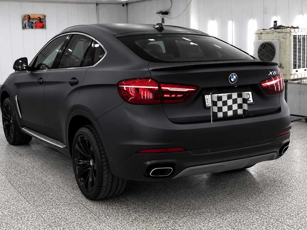 السلام عليكم
سيارة بي ام دبليو X6
مغلفه مات ضمان 10 سنوات  اي شخط ماكو ب سياره

3500 tune turbo
X drive

موديل :- 2018 السيارة من وكالة (((العروش))) خليجي

ماشية :- 74 الف كيلو فقط 

سيارة جديدة بمعنى الكلمة  
سيرفسها ودهنها كلة بوكالة العروش من يوم طلعت لليوم كلش محافظ عليها ماطلعها بس بالمناسبات 
مكفولة كفالة عامة من الصبغ والتبديل كير مكينة وگير جديد 
داخلها نظافة بعدها على وضع وكالة 100٪؜ 
جوها تخمه تاير جديد دنلوب الاصلي ضد البنجر بالاضافة الى السبير بعده منازل للگاع

سيارة بااسمي تحويل ثاني يوم رقمها اربيل جديد وهزتها قبل 10 اشهر مسويها

نظام قيادة اربعة ايكو وكونفرت وسبورت (وسبورت بلاص)
انارة داخلية كاملة بالدشبول7 الوان تتغير 
ابواب شفط 
مري شفط
شاحن تليفون  
وشفتات سرعة
داخل احمر مميز
اربع كامرات 
بصمات
رادارات 
فتحة سقف 
لايتات زنون متحرك وية ستيرن واوتو يقللن ضوة اذا صارت سيارة امامك
كشنات بيها 8 حركات وضعيات 
هندبريك بصمة 
اوتو بريك
تحديد مسار
وبردات ابواب
وبعد هواي ميخلصن

مكانها زيونه
***********
