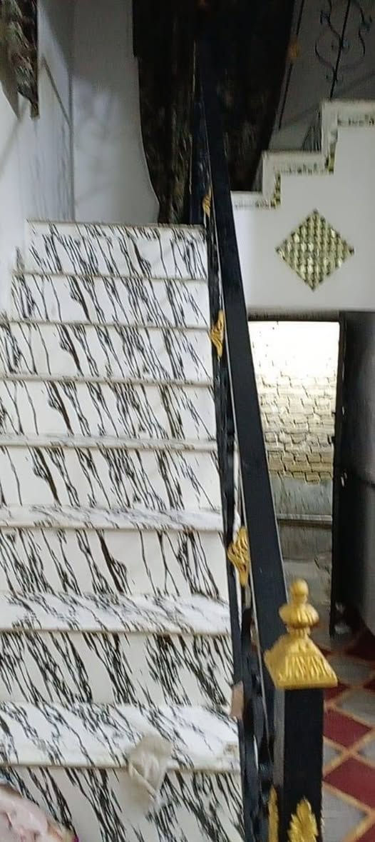 بيت للبيع بحي العمال مساحه ١٥٠ متر قرب مدرسة الحوراء بصف الركن يحتوي على غرفتين وصاله واستقبال ومطبخ وصحيات داخليه وخارجية السعر ٩٣ مع المجال للأتصال ***********
