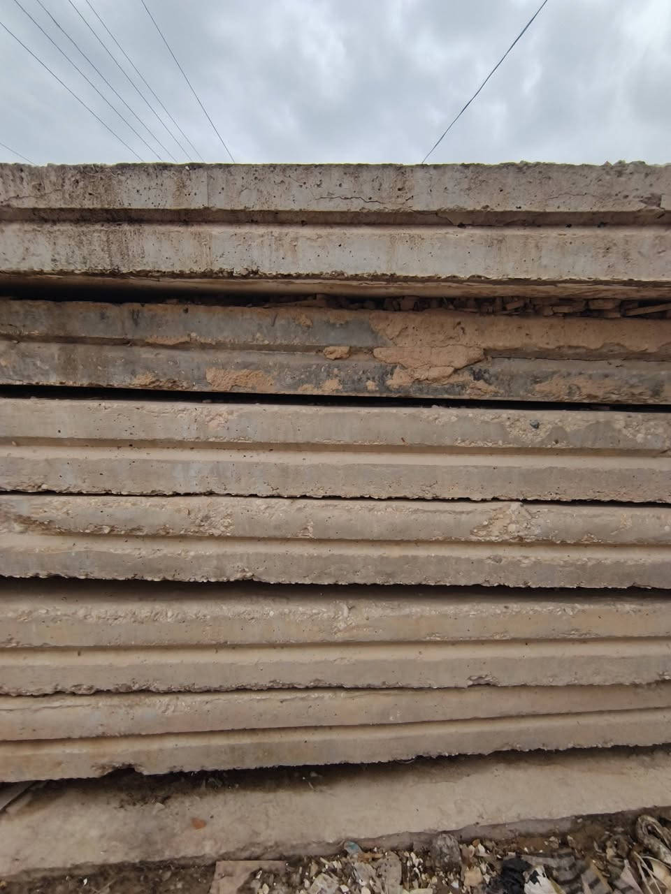 السلام عليكم غراض للبيع.. 
بلازمه حجمه32     110بيه مجال  
دمبلاصات بعدهن بنايلونهن  40 الف بيهن مجال. 
بطل الاوكسجين 80 الف بيه مجال حك الجيه 
مقص حديد نوع تركي 85 الف. 
صب جاهز عدد7  الطول 4ونص  والعرض 1مترونص او اكثر سعر الصبه الوحده 125 الف بيه مجال 
تكدر تسكف بيهن ديوانيه او مطبخ او مخزن او غرفه مال مولد او صاله كلمن علا كد حاله. 
الفلوجه قريه المختار. 
*********** كورك
*********** اثير
