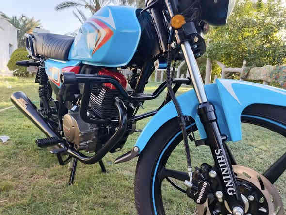 دراجه للبيع النوع شانك السعر ١٣٠٠مليون وتلاثمائه الرقم *********** الدراجه جديده وكاله صارله ٣اشهر من اخذته وكاله اوراق اصوليه مكان الدراجه الديوانيه
