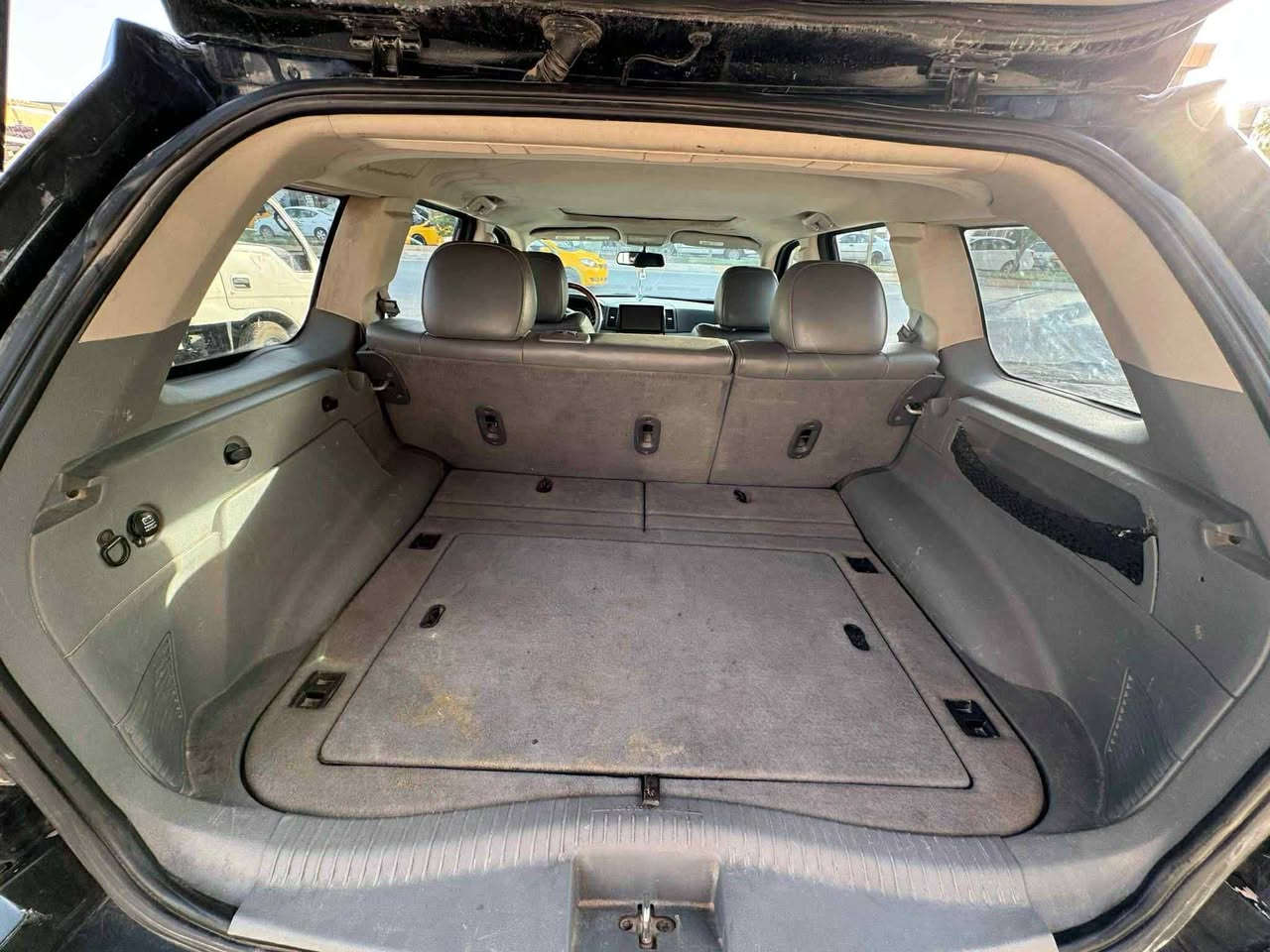 جيب لاريدو  ٢٠٠٧
فول مواصفات ماعدا البصمة 
محرك ٣.٧ بلادي 
دواخل رصاصي 
شاشة ايباد 
٢٩٤ الف ماشي 
كشن جلد هيتر كهرباء 
سلاد 
دبل اكسل اوتو 
سنوية منتهي من ٧/٢٠٢٥
جاملغ و شبر بالباب صبغ وابنيد مبدل بلادي بدون دواخل 
كير  محرك  تحويل  بشرط
مكان كركوك 
سعر ١٠٥ 
0775 511 8448
0751 230 7639
