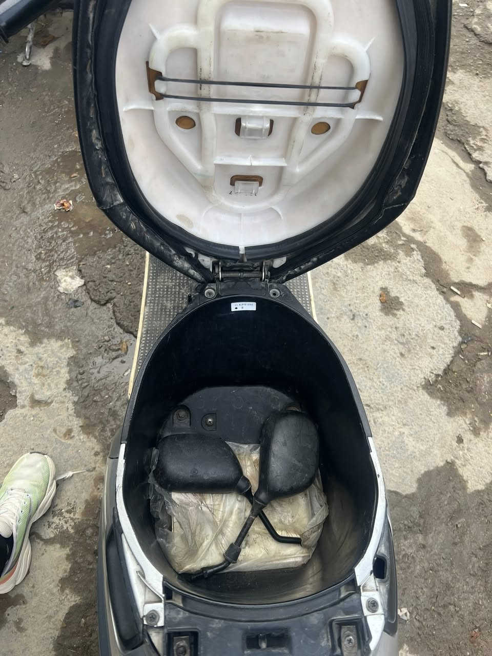 ‏سلام عليكم دراجة بطة موديل 2000 للبيع مال حاوية السعر 625 كربلاء مستشفى الكفيل￼ وهذا رقمي مو شراي يريد يتصل دراجة مال حاوية ما متع به صار ثلاثة أشهر من طالع من الحاوية ***********￼
