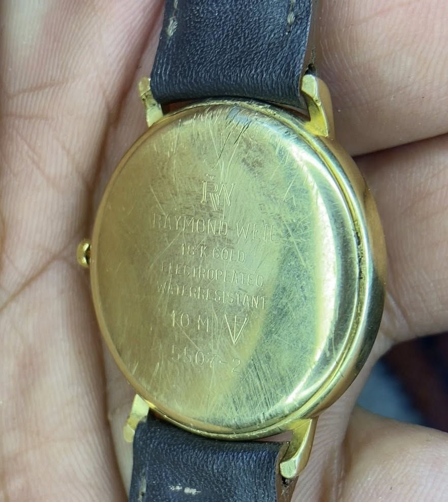 ساعة ريموند ويل التذكارية النادرة، هدية مثالية للدبلوماسيين السويسريين، من سلطنة عمان.
تغليف ذهب قطر31/35
سير مستبدل جلد اصلي
سعر90 الف يتوفر توصيل


**إذا كنت صاحب هذا الإعلان وتريد حذفه لأي سبب، رجاءا أرسل رسالة إلى الدعم الفني**