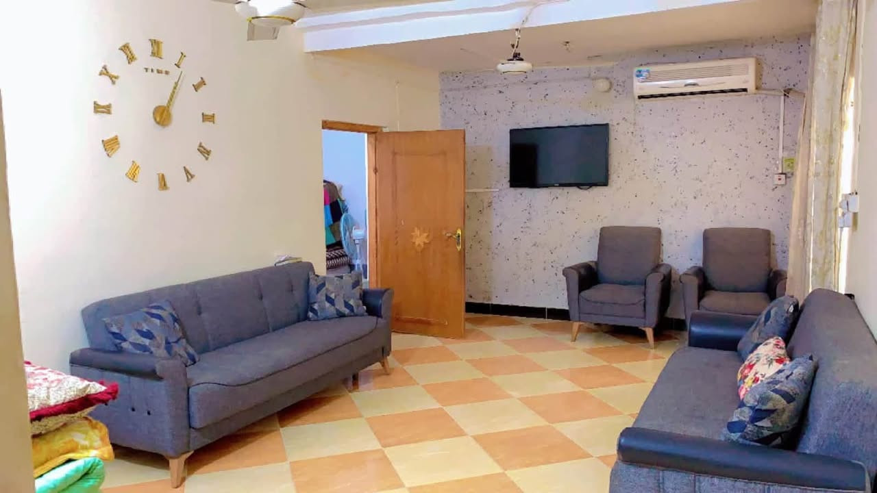 📍 دار للبيع مع مشتمل 🏠
العنوان : 7 نيسان الشارع العريض موقع تجاري ومميز مساحه 300 متر ( دور 7 نيسان ) الدار متكون من استقبال وصاله و3 غرف نوم ومطبخ حار وبارد مع الكاونتر وصحيات والقاط الثاني ( مخزن ) اما المشتمل يكون من استقبال وغرفة نوم ومطبخ وصحيات 
للاستفسار الاتصال على الرقم(***********) او زوروا مكتبنا الكائن في قضاء خانقين فلكة كرندي (مجمع الحاج قاسم)
