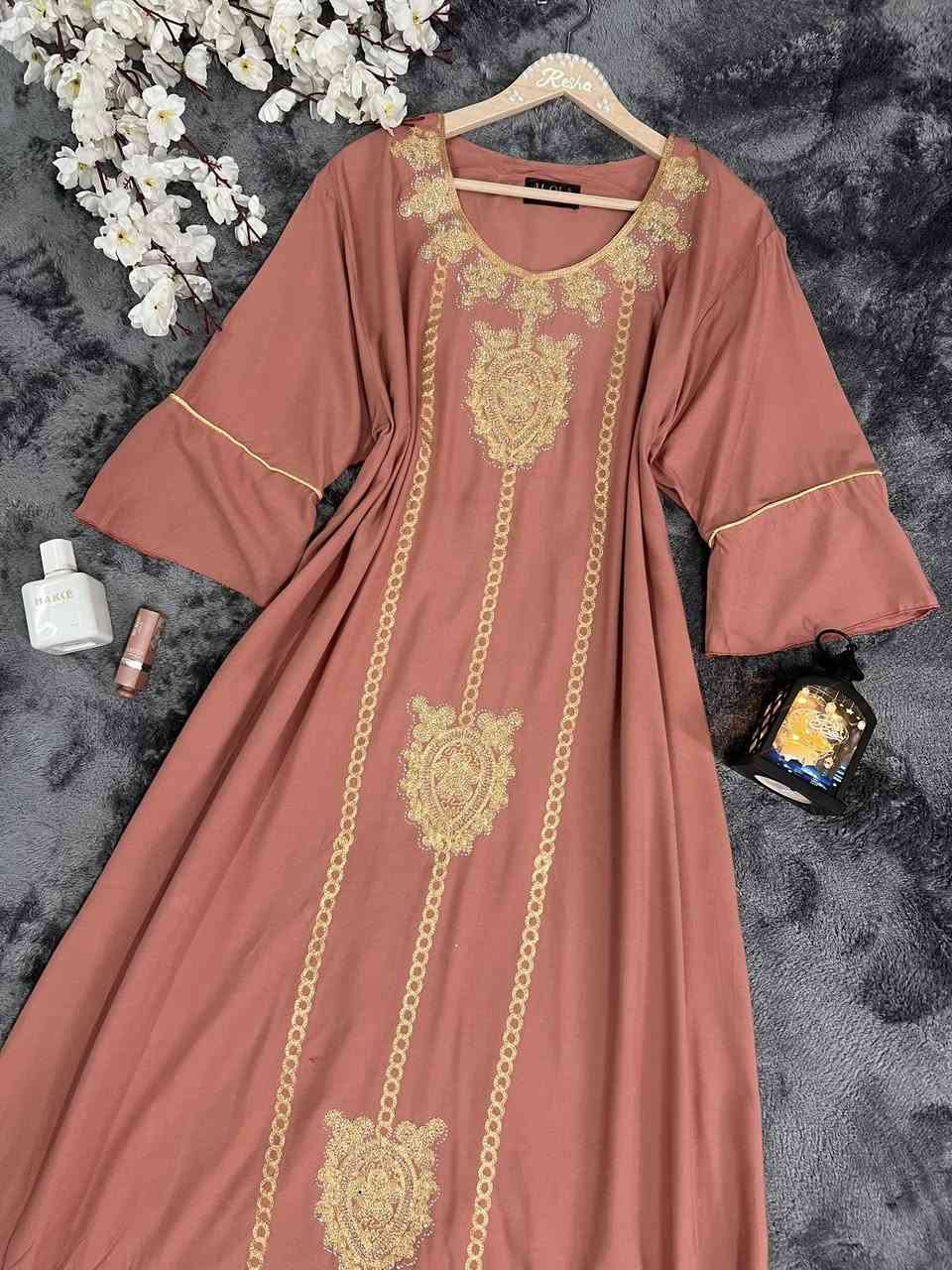 ⁨ ⁨ رمضان جاي… ولازم إطلالتج تكون غير 🌙✨
جلابية مرصعة ستراس تبرك برك وتخليج فخامة بكل جمعة ولمّة 🤍
سعر ١٢،٧٥٠
✔️ قماش كشمير أصلي درجة أولى
✔️ طويلة طول كامل (ستايل ملكي)
✔️ متوفرة بـ 6 ألوان
✔️ كل القياسات من وزن 50 لـ 105


**إذا كنت صاحب هذا الإعلان وتريد حذفه لأي سبب، رجاءا أرسل رسالة إلى الدعم الفني**