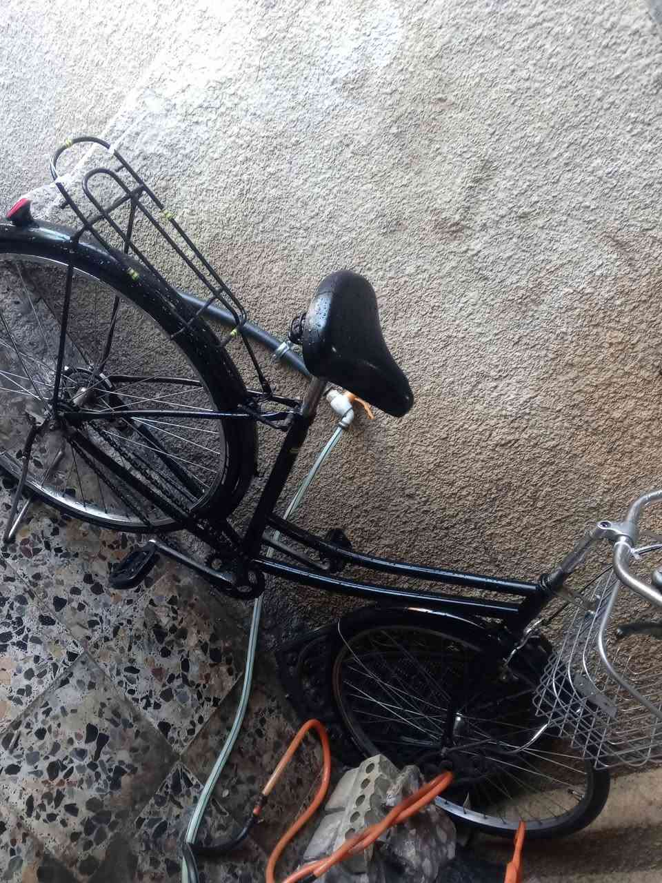 سلام عليكم بايسكل بناتي للبيع نظافته 90% حجم 26 چوابه وتايرات جدد شادهن ما ماشيات وسله جديده حديد بريكات كلشي كامل بي السعر 100 وبي مجال بيع مستعجل 🛑🛑هذا رقمي ***********
