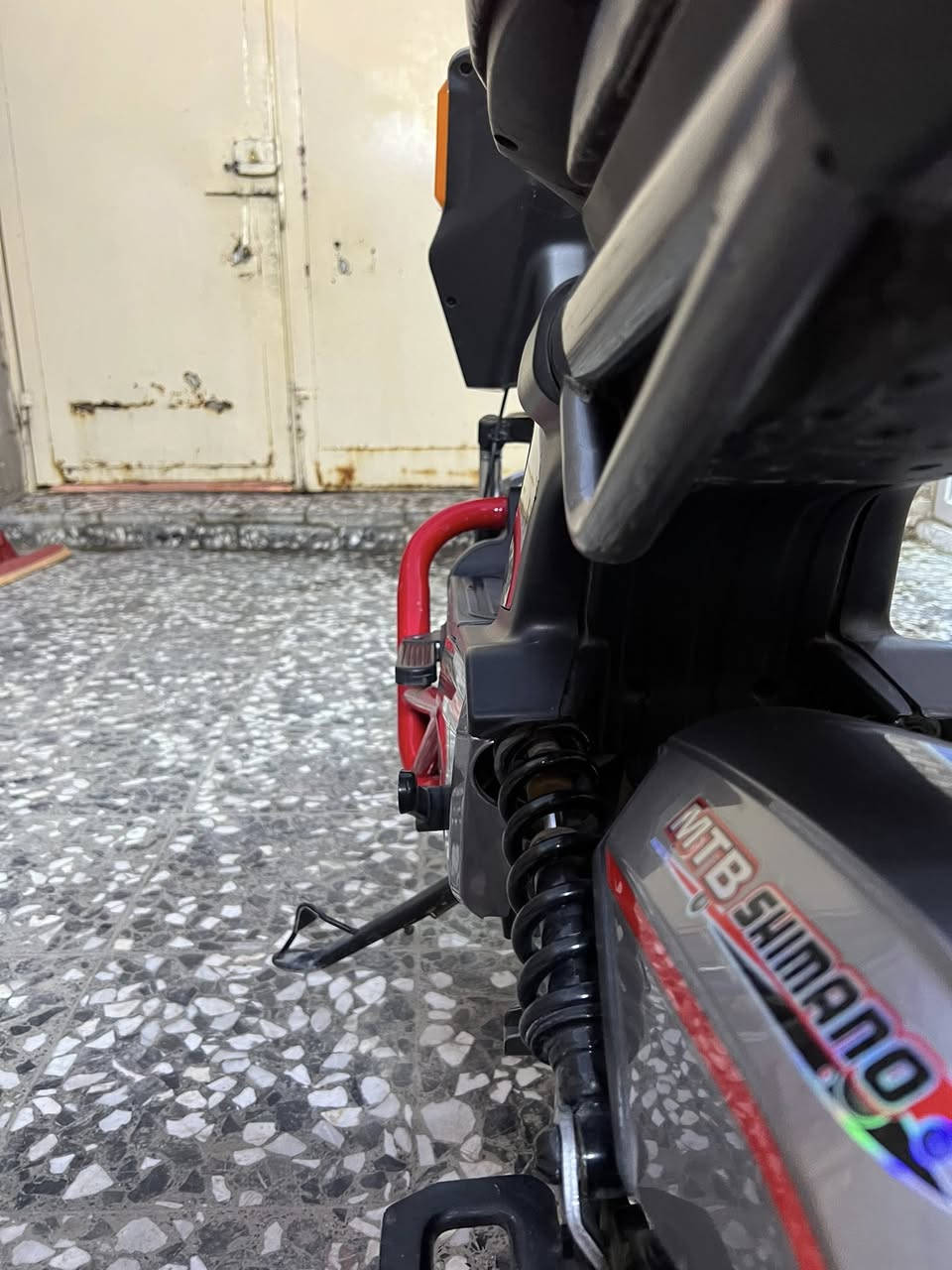 لسلام عليكم دراجه شحن الريان حجم اعتقد ١٦واربع بطاريات 🔋 وموديل ٢٠٢٤ وبصمتين وسويجين وتشغيل عن بعد واشاير لكزز وبيه نضام ببارك مال امان بيه جهاز انذار وبيه شاشه ذكيه طلعلك العطل بيه والسعر ٣٠٠وبيه مجال


**إذا كنت صاحب هذا الإعلان وتريد حذفه لأي سبب، رجاءا أرسل رسالة إلى الدعم الفني**