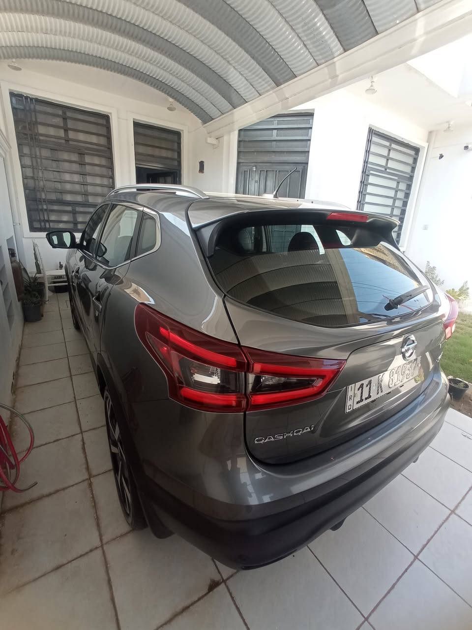 السلام عليكم للبيع نيسان روج سبورت قشقاي موديل 23 فول مواصفاتSL رقم بغداد بسمي ماشيه 15ميل  مكينه 4سلندر 2000  الرقم ***********
