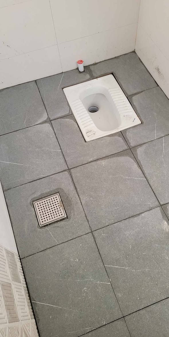 خلفه سيراميك متفرغ اشتغل متر يوميه شغل درجه اولى ارضي جداري
***********
