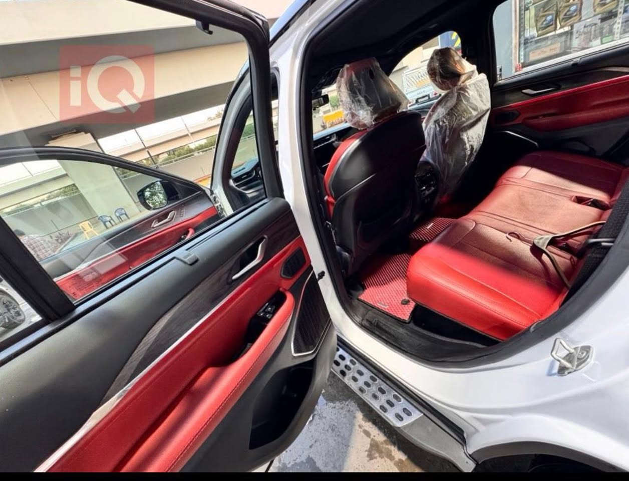 سلام عليكم جيب (اوڤر لاند 2023)محرك 3600فول مواصفات دفع رباعي نظام تعليق جكات قيادة ذاتية عند المنعطفات رادر امامي مع منع تصادم نظام الرؤية اليلية تحذر الخروج عن المسار مستشعر نوم السائق مع نظام التوقيف الالي تحذير النقطة العمياءنظام التحذير عند التقاطعات نظام تحذير عند عند تجاوز السرعة المحددة نظام عرض المعلومات على الزجاج الامامي نظام تقليل الضجيج داخل المقصورة أنارة محيطية شاحن موبايل وايرلس تعديل مقود السائق كهربائي تدفئة وتبريد في الكشنات مرايا تعميم ذاتي المراية الجانبية قابلة للطي كهربائي نظام الصوت من ماكنتوش مع 19سماعة سقف بانوراما ثلاث شاشات شاشة للراكب الأمامي نظام الخرائط عرض خرائط الطريق على لوحة القيادة 4كامرات خارجيةمع بخاخ ماء للتنضيف كامرة للورأة الداخلية تصوير حراري ليلي المصابيح الأمامية زنون شكافات الضباب زنون دخول ذكي بصمة على خمس ابواب للدخول الذكي تشغيل عن بعد الصندوق الخلفي كهربائي فتح الصندوق الخلفي مع حركة القدم دوسات جانبية فرش المقصورة الداخلية من الحلد الطبيعي الفاخر مساج للمقعد الأمامية المقاعد الأمامية كهربائي المقاعد الخلفية تدفئة وتبريد ستائر للشبابيك الخلفية انارة داخلية LEDمتعددة الألوان حساسات اميامية وخلفية 5اراكب مكيف خلفي مع وحدة تحكم منفصلة تدفئ مقود القيادة مانع تصادم خلفي بلوتوث تليفون محدد سرعة نظام تشغيل وإطفاء اوتماتيك نظام بريك اوتماتيك رقمه بغداد والعنوان بغداد ممتواجد فيس فقط هاتف *********** السعر اربعة ونص وبيهه مجال
