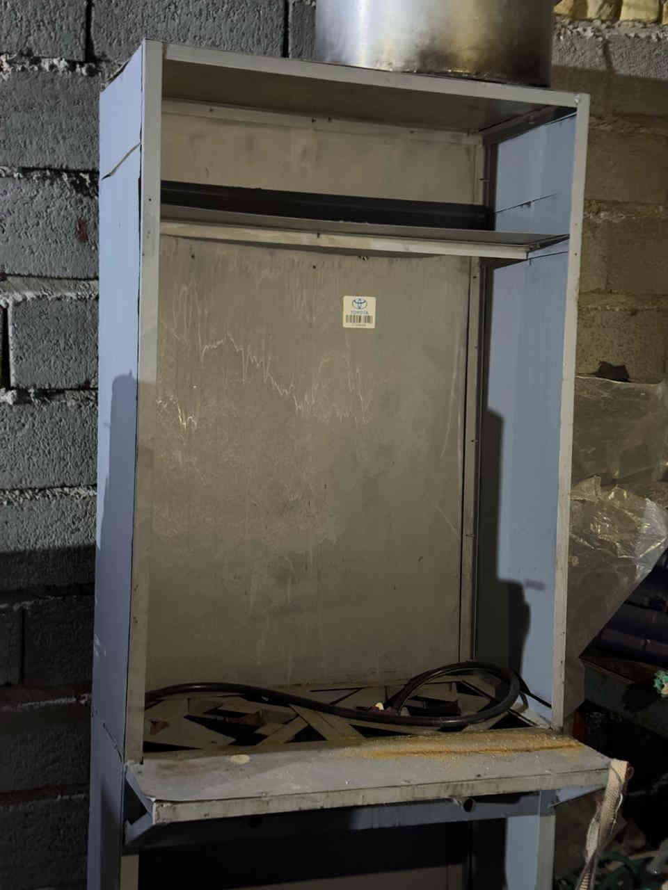 السلام عليكم جمبر مال جاي وشمعات صقف ثانوي لبيع القياس 60×60عدد10وحمايه لبيع المكان الشعله ***********
