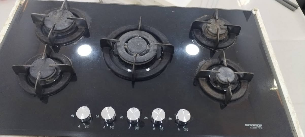 غسالة فول اوتماتك نظيفه جدا وطباخ وفرن للبيع خاجية***********
