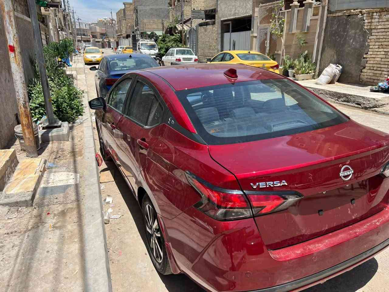 سلام عليكم نيسان فيرسا موديل 25 بدون شوصي مكفولات بيه بنيد وخشم جملغ سياره جديده بدون رقم ترقم جميع المحافظات مكاني بغداد شعب السعر 103 رقم ***********
