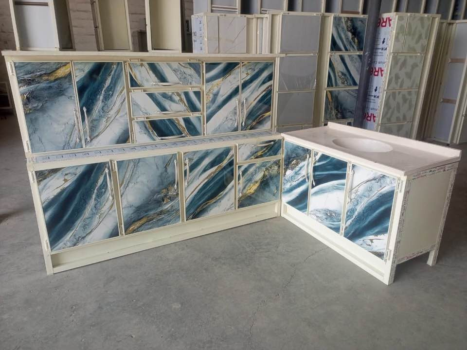 كاونتر مترين. أرضي. مترين. ملحق. .  مع سنك مرمر متر و 20 سم.


**إذا كنت صاحب هذا الإعلان وتريد حذفه لأي سبب، رجاءا أرسل رسالة إلى الدعم الفني**