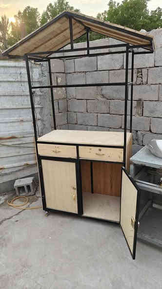 كشك ماكولات سريعة او قهوى او عصائر مع قلاية مميزة ومختلفة وفريدة من نوعها بنظام ستنال ستيل (الحديد اصلي مشتغليه وكله مغلون ) مع الطاوات الاصلية حجم 50cm السعر 700الف قفل مكاني بالبصرة/گرمة علي(اذا ما تريد تشتري وتكسر بالسعر لا تتصل علي لو سمحت لو سمحت لو سمحت) لان اني عرضتهم ابلاش وكسر  وماكو هيچ ميز بالعراق كله هندستي وشغلي  فالي عنده مشروع  نال فنگر وفلافل او مقليات ويريد يفتحه على باب الله  فهذا سعر كلششش مناسب بدال ما تروح تشتريلك شي جاهز ويكلفك اكثر وجودته مو بهاي المتانة والقوة والي يريد يشتريهم يتصل على رقمي (واتساب +اتصال)
*********** البصرة
