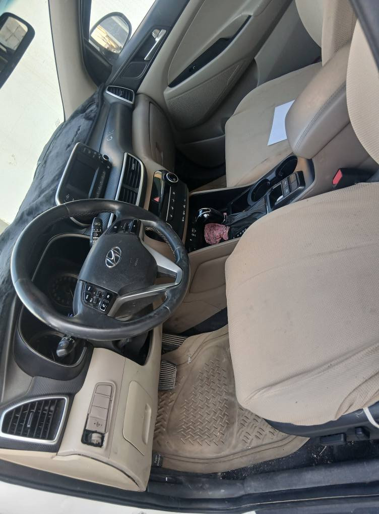 تؤكسون مؤديل 2020 فول مواصفات ناوكريمي بصمه شاشه ايباد ره قه م سنه وي نويه ٤تايه و ويلي نويي له سه ره كيرومكينه به شرته ساره كه سبوغ عام نيه به عام ده فرؤشم  وتس فايبر *********** كؤرينه زه ش ده كه م أربيل, العراق
