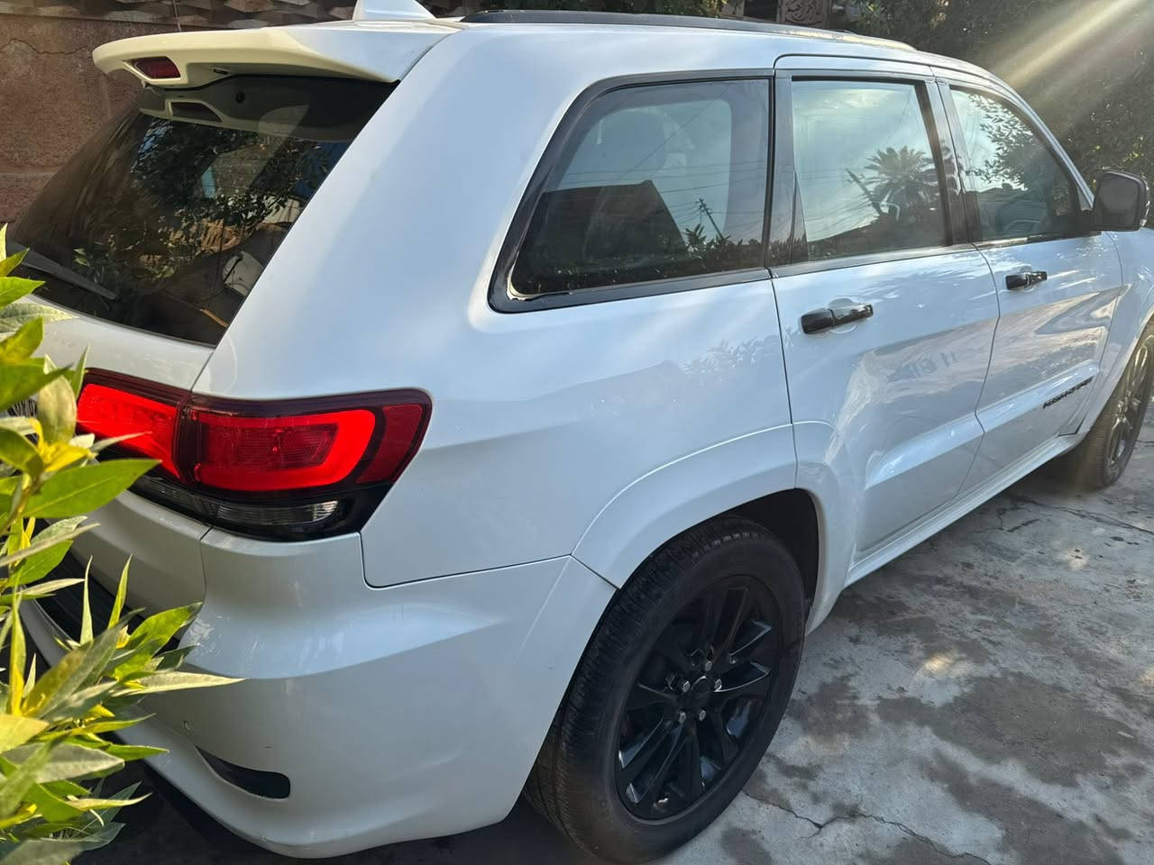 سلام عليكم 
جيب 2014
خليجي مواصفات خاصه
فول 1/1
محرك 3600
فتحه بنراما 
رادار جانبي
رادار امامي 
تحديد مسار 
حساسات خلفي امامي 
داخل بيجي 
كشنات حضن تدفاة تبريد 
سياره مبدل دعاميه x
مكفوله من الشخط والضربه والصبغ والتبديل 
مكانها بغداد 
***********
