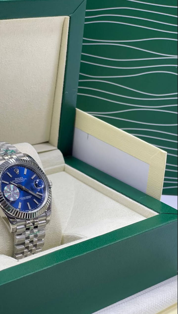 السلام عليكم ورحمة الله وبركاته 🌹

أهلاً وسهلاً بكم في Time Luxury ⌚✨
نورتنا، ويسعدنا خدمتك وتوفير أفضل الساعات الأصلية والفاخرة بأفضل الأسعار.
#خصم خاص لفترة محدودة جداً على ساعة روليكس دايجست🔥
Rolex Datejust Blue Dial_فخامة التفاصيل تلتقي بالأناقة الكلاسيكية 
ساعة رولكس ديت جست بإطار مخدد ولمعة ستانلس ستيل مع قرص أزرق ملكي يخطف النظر 

• تصميم فاخر وأنيق
• سوار Jubilee المريح والأصلي
• عدسة تكبير للتاريخ
• مقاومة للماء
• مناسبة للإطلالات الرسمية والكاجوال

التفاصيل تصنع الفرق 
"السعر قبل الخصم 250٫000 الف دينار عراقي للقطعة الواحدة.❎
"السعر الحالي بعد الخصم 185٫000الف دينار عراقي ✅

#التوصيل متوفر لجميع محافظات العراق.
للطلب والاستفسار راسل الصفحة.


**إذا كنت صاحب هذا الإعلان وتريد حذفه لأي سبب، رجاءا أرسل رسالة إلى الدعم الفني**