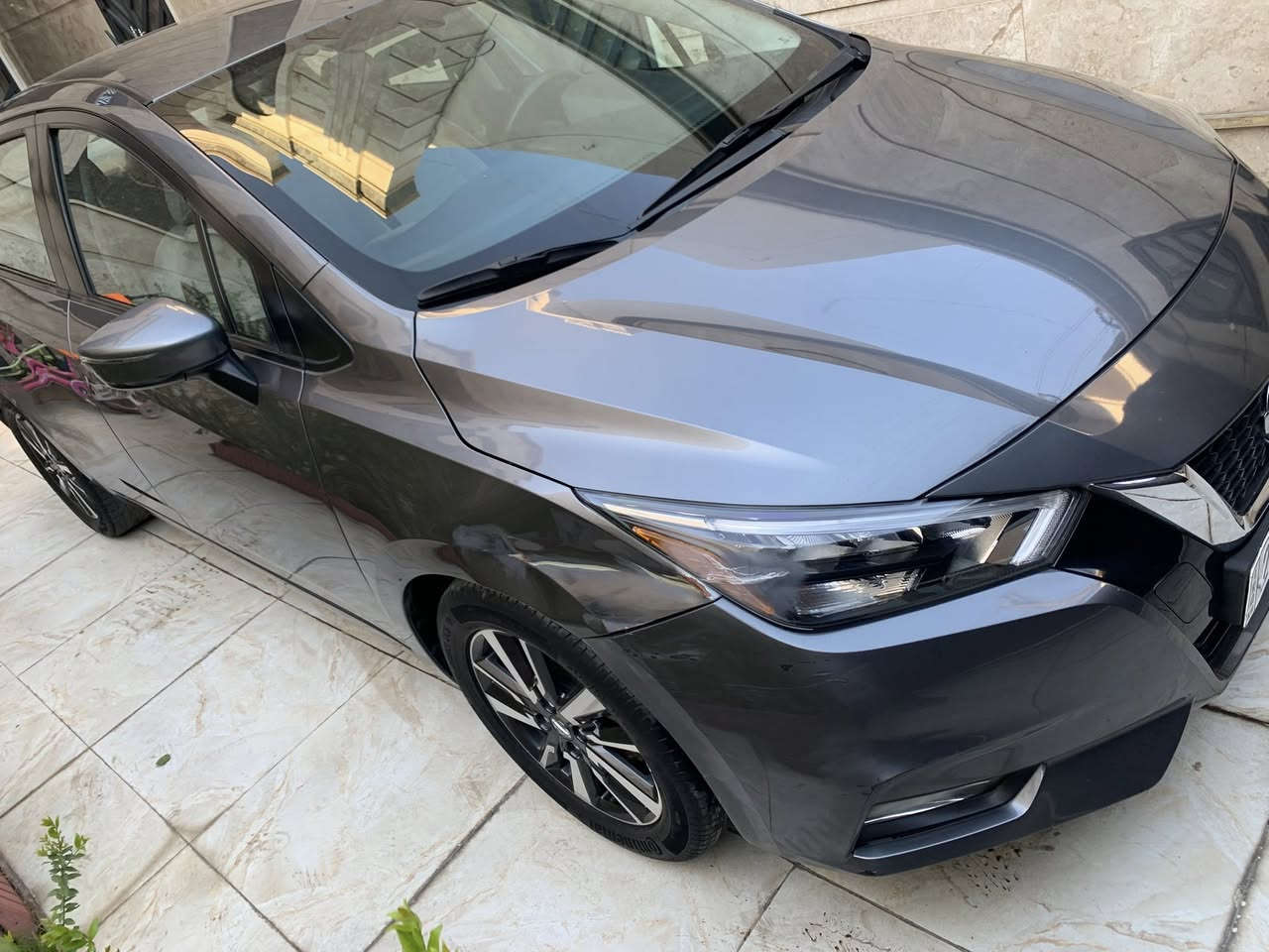 سلام عليكم

نيسان سني مكسيكي موديل 2022 للبيع 
خليجي ماشية63000 كيلو بيه بارد وشخوط ابيع ع وضعه 
محرك 1600 4 سلندر 
حساس خلفي  ويل كب  وزنون عالي وناصي  وبروجكتر   اشاير بلمري 
السعر 11900 $ بيه مجال جدا بسيط
تحويل ثاني يوم تريد وكالة تريد سنوية باسمك
السيارة متواجدة بغداد الكرادة 

 ***********
