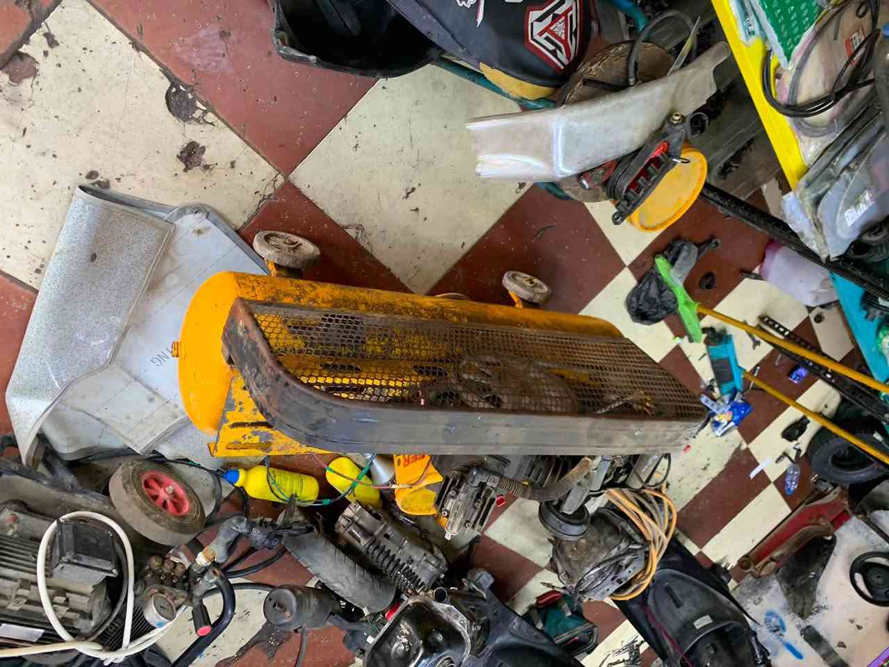 سلام عليكم  كمبريسر حجم 200 بيع مستعجل كلشي مابي جديد مامفتوحه ولا مصلح سعر 225 وبي مجال قليل العنوان بصره البله ***********
