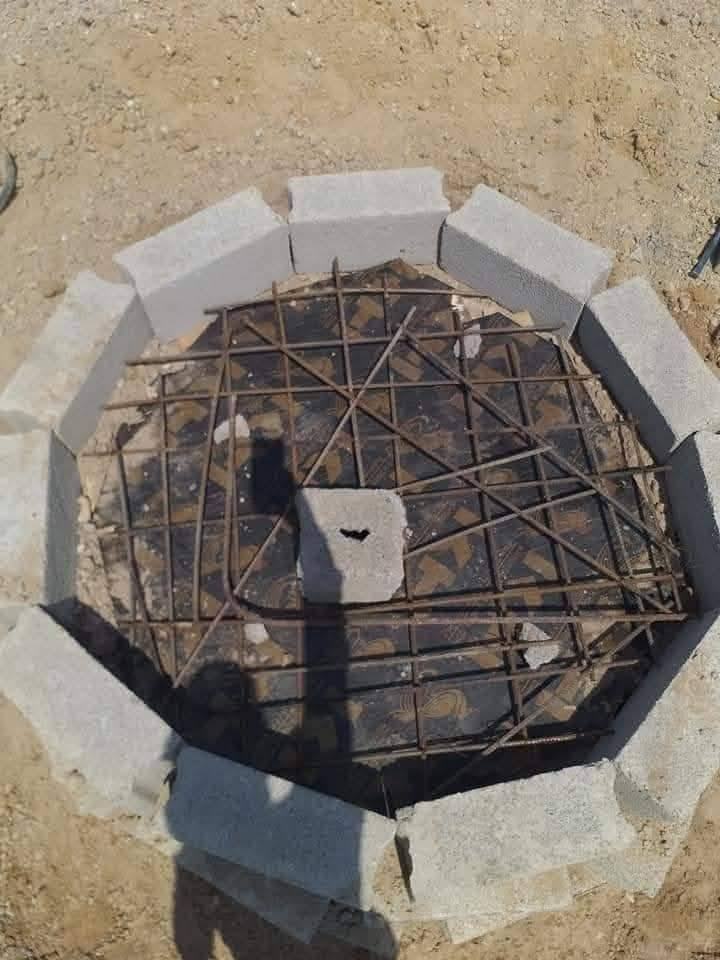 يوجد كادر حفر منهولات دائرية العرض متر ونص العمق حسب متريد الاستفسار والاتصال عل هاذ رفم ***********
