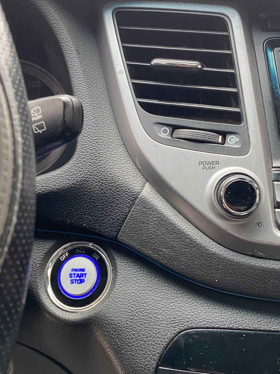 هيونداي تكسون وارد تشيكي موديل 2017
ماشية 112 الف ميل
ضرر ❌ بوند
مواصفات
تحكم ستيرن
بصمة
تحديد سرعة
كشن هيتر
صندوق شفت
كامرة
رادار جانبي و خلفي 
نضام تعليق المنحدرات 
نورمال + سبورت مود ✅ 
محرك 1.6TGDI
سيارة فول اقتصادية 
سعر 135 ورقة
مكان السيارة دهوك
رقم تلفون
***********
