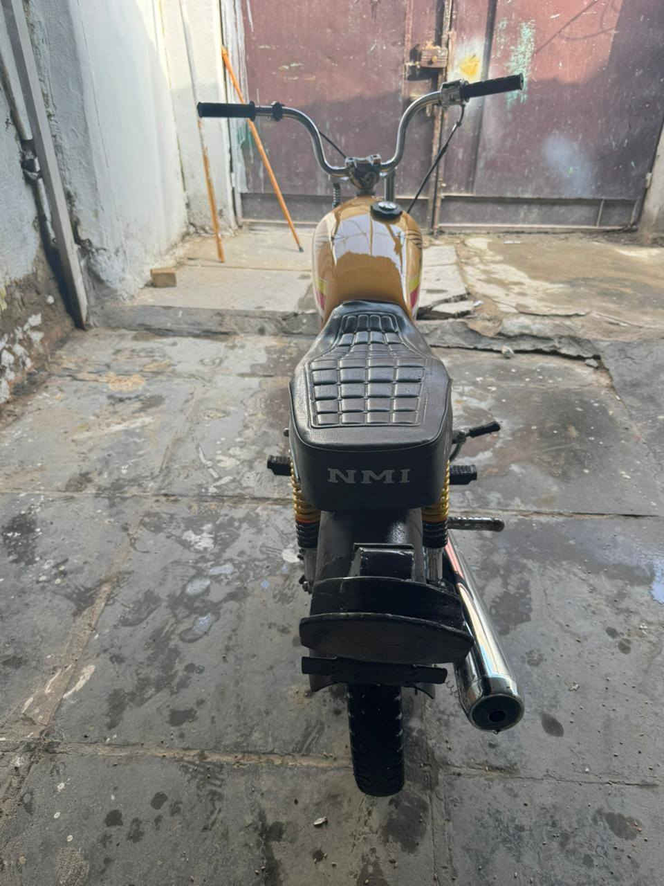 سلام عليكم دراجه للبيع ارشه موديل 15  شوفت عينك نضفته اوراق اصولي مو سكنر العنوان شارع الزهور السعر 500 وبيه مجال للطيبين الرقم ***********
