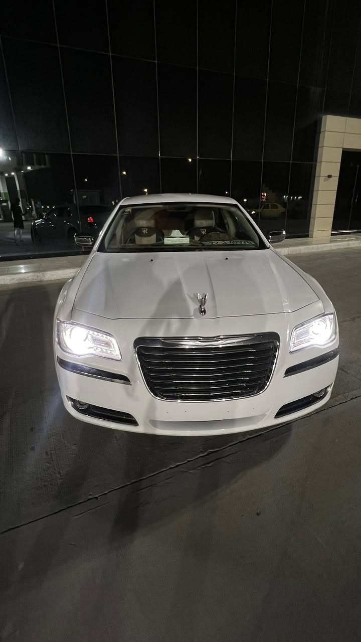 اوباما أدوات كصه جنطه موديل 2014
السياره فول عده الفتحه محرك 5700هيمي 
السياره كامله ما نقصه شي 
متومه وكامله 
مكان السياره بصره 
سعر 57وبيه مجال بسيط
رقم تلفون ***********
