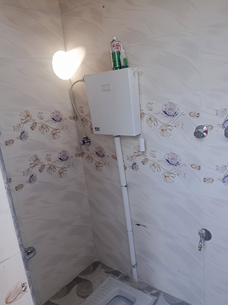 السلام عليكم دار للبيع في كربلاء المقدسه منطقة الشبانات شارع الشهيد اثير الزاملي  50طابق ونص يحتوي على غرفتين نوم سويت مع مطبخ مشترك وصاله وصحيات خارجيه ساحه ومنور  الدار يصلح حسينيه الزوار أو سكن 
خدمات ماء مجاري كهرباء *********** عقد زراعي
