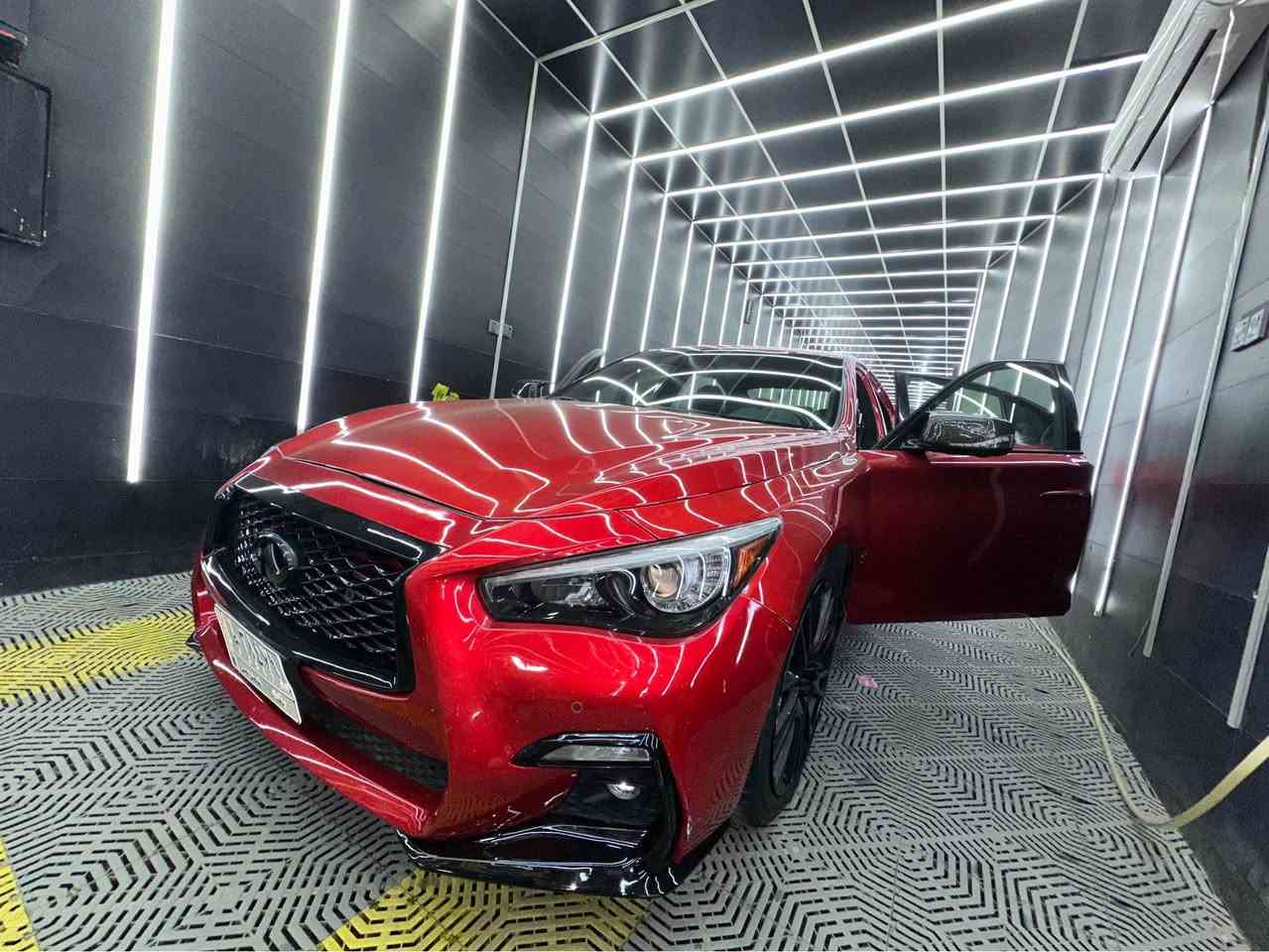 Q50 s Red Sport RWD
العروسة  2018 جبتلها ضرة V8 ف للبيع فقط يعني بدون مراوس.. 
اخذتها نظيفة وصرفت عليها  ب نية انو تظل السيارة عندي ومابيع ابد .. و رح اذكر بالتفاصيل جوا كل قطعة  منين جايبها و سعرها شكد ورح احط صور .. وكل هذني ما راح احملهن على سعر السيارة لليستاهلها ب197 ورقة 

- خشوم امامية للشوتة لون احمر BIG MOUTH Ram Air Intake Snorkel 
300$ استيراد خاص من امريكا

-  راديتر تيربو BMS 
680 الف استيراد خاص من امريكا

-  راديتر تبريد SRC + كومبرسر SRC
150الف + 375الف من شركة الرافدين (عليهم ضمان لحد ٢٢/٥/٣٠٣٦)

- راديتر مكينة وكالة مو تجاري. 
630الف من شركة الرافدين /هذا بدلته هيج بدون سبب لان اني واحد فايخ

-  مراوح ريد سبورت وكالة 
200$ بدلته لان بالقاعدة البلاستك جانو مكان براغي ٢ مكسرات

- شوتة AMS 
450$ استيراد خاص من امريكا

- عطاس تيربو  HKS وكالة Z1
630$ استيراد خاص من امريكا

- صوندات حمراء Z1 + قبغات دبات المي Z1 
70$ + 120$ استيراد من امريكا

- بلكات ريسنگ NGK97506
177$ من Racebox.com استيراد امريكا.. (هذني علساس ابرمج وبطلت ف شلتهن ورح انطيك اياهن بعلبة وحد لان حاليا شادين عليها البلادي NGK DILKAR8K8G)

-  باتري Hankook 
215الف من Tire Mall وباقيله ع الضمان سنة

- اويل كاج كان 
250الف من شنايزر 

- داون بايب + اكس بايب + وسطيات + كزوز تصميم GTR كله من الطول للطول Stainless Steel صوته طررب طرب طرب 2.5’ انج
1200$ تفصال كامل

- ستيرن RPM كاربون فايبر نحلة + ايرباك وكالة
700$ الستيرن من jalisco’s استيراد امريكا + 200$ الايرباك من دجلة

السيارة كلها مطعمة كاربون فايبر ابو النحلة من نفس الشركة المذكورة.. 
علامة الانفنتي الامامية
قبغات المرايات الجانبية
قطع على الابواب من الداخل و الدشبول كاربون حقيقي لزك بدون لا تبديل ولا فتح ..كلش كلش نظيف 
والجناح على الصندوگ هم كاربون فايبر نحلة 

جلد الكشنات والدشبول والبيبان من الداخل بحالة الوكالة يعني زلغ واحد مابيها. 

ممشى السيارة حاليا 62 الف
سيرفس دهن الكير سويتلها من جانت ماشية 50 الف
اشتريت الدهن من وكالة نيسان (الدبة الحديد)
سيرفس دهن المكينة Addinol من شنايزر من جانت ماشية 61 الف

مواصفات السيارة S يعني ريد سبورت يعني المكينة ٦سلندر دبل توربو دفع خلفي ف ما رح اذكر مواصفاتها من رادارات وكاميرا 360 وحساسات… الخ طب ع اليوتيوب وشوف جماعة عرب GT شيكولون عنها … بيها تراي يجنننن من صدرها الى نظافة الكير والمكينة يعني كلش سريعة السيارة و على برمجة الوكالة بصراحة جان ودي ابرمج ويا RaceBox وماصارت قسمة. 

من يوم صارت ب ايدي لليوم السيارة لا طبت ساحة ولا شافت دريفت 

الشغلات اللي رح انطيها وياها:
-  حجرات البيئة البلادية + الوسطيات البلادية + البطيخة الاكزوز البلادي كامل
- الشوتة البلادية مالتها ويا فلاتر جدد من وكالة نيسان
- المراوح البلادية اللي بدلتهن
- الستيرن البلادي + الايرباك القديم
- بلكات الريسنك الذكرتها كلش تفيدك اذا رح تبرمج برمجة قوية بالصيف 
- ويل كاج كان سبير هم من شنايزر هدية الك
- صوندات المكينة السود البلادية وقبغات الدبات البلادية. 

مابيها قطرة صبغ
ضربتها واضحة بالصور .. استيراد شركة NVN بالمنصور
مكان تواجد السيارة / اليرموك ٤ شوارع
***********
‎ واتساب / عادي كله شغال 
اكرر السعر 197 بدون مراوس
والف عافية ع الياخذها بغداد, العراق
