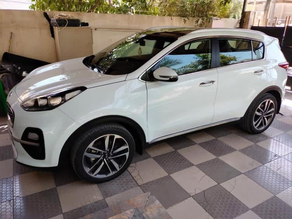 Kia Sportage 2019
كيا سبورتاج ٢٠١٩ شكل ٢٠٢٠

المنشا خليجي 

العداد 31,000km

الضرر لايوجد
الصبغ شبرين فقط 
سعه المحرك  اربعه سلندر

المواصفات 
فول مواصفات  1/1
بصمه 
بانورما
كشنات كهرباء ثنين
كشنات جلد حمصي
شاحن واير ليس 
شاشه نفكيشن كبيره اصليه وليس شد تجاري
كامره خلفيه دواره اصليه 
جنطه كهرباء 
جنطه حساس ذكي عد الوقف خلفها تفتح تلقائياً
مري كهرباء 
تحكمات ستيرن كامله 
تبريد بيانو
حساسات اماميه خلفيه ضهور السياره في الشاشه 
هاند بريك دكمه 
نضام النزول من المنحدرات
اناره داخليه led مع لد نهاري خارجي 
قطعتين تبريد 
اشاير بل مري 
وباقي المواصفات المعروفه في السبورتاج 

السعر : 180ورقه 
 
للاستفسار فقط عل هذ رقم لا على الفيس ***********
