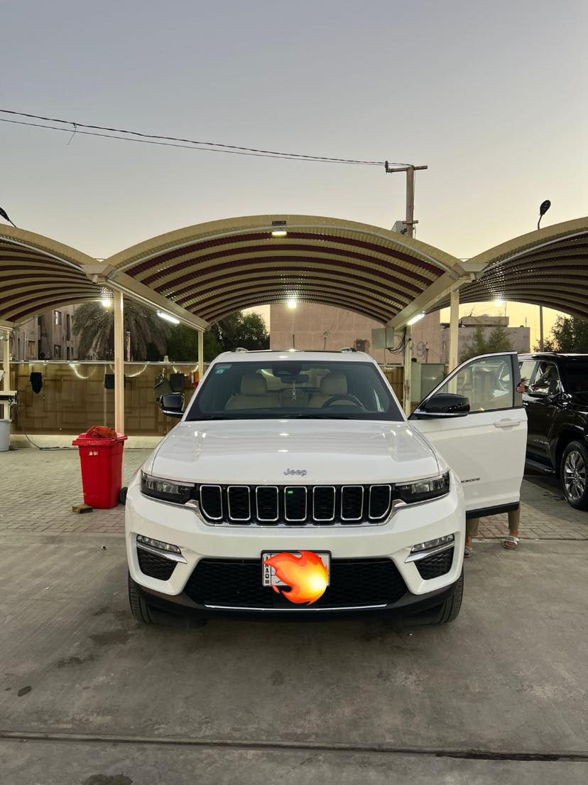 السلام عليكم 
النوع/ جيب كراند شيروكي 
الموديل /2023
اسم الوكاله /هارلم
——————-
المواصفات
———————
شاشه 
تحكم ستيرن 
كامره 
رادارات 
مثبت سرعه 
سبورت 
تشغيل عن بعد 
فتحه 
مري شفط 
داخل جلد 
——————-
السياره بحاله الوكاله 
كفاله عامه 
فول limeted
السعر 390 وبيها مجال 
للاستفسار *********** واتساب 
الاتصال ***********
