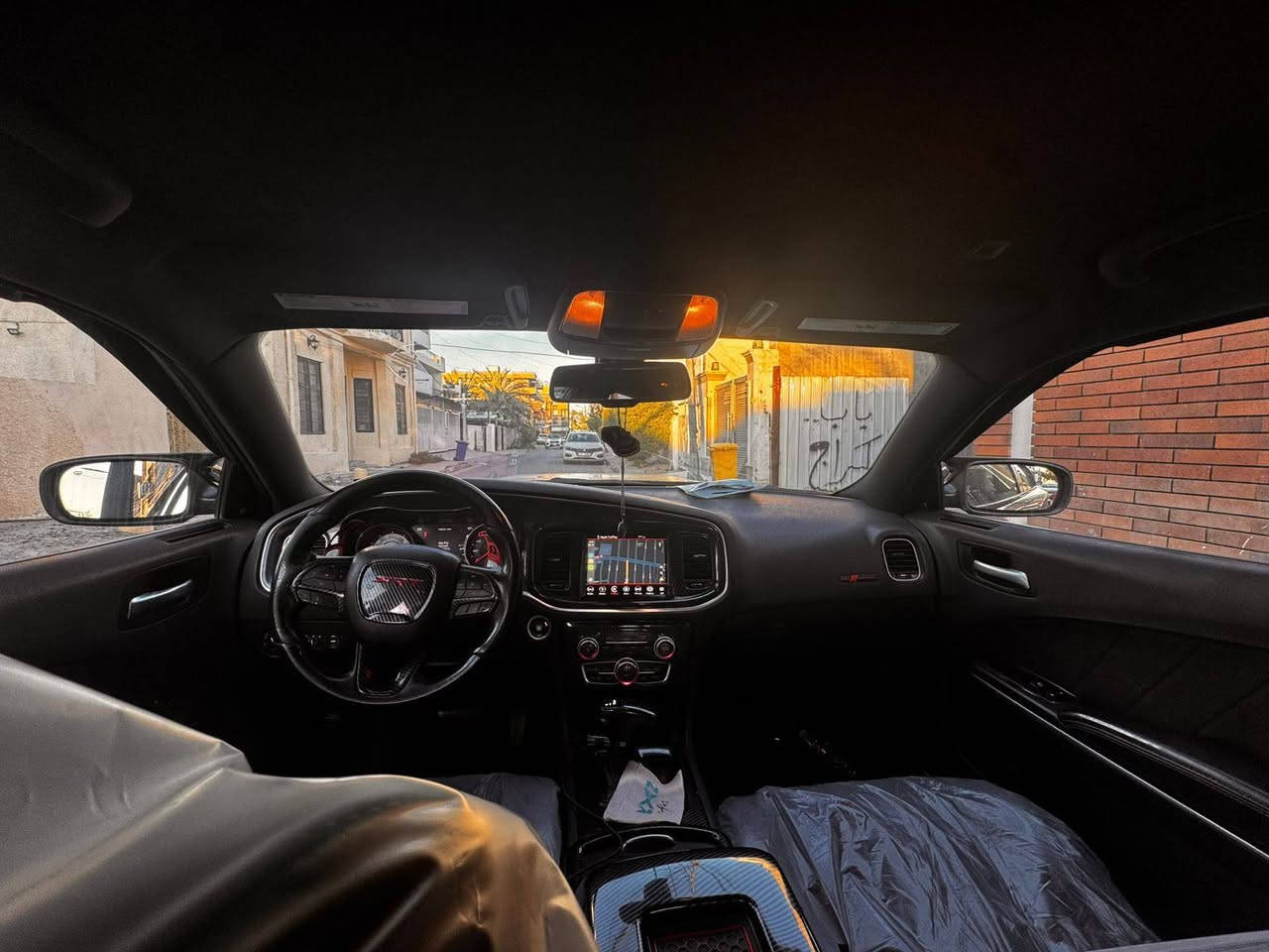 جارجر سمنتي 2019gt
محرك 3600 السيارة ماشية 83ml
مواصفات 
شاشة كبيرة كاري بلي 
مثبت سرعة
قطعتين تبريد 
ادامة كل ٤ اشهر 
كت لحاية srt
مازدى متغيرة الوان 
دشبول كاربون فايبر 
سبير 
كير محرك مكفول 
الظررحادث خفيف سيارة بدون اريباك 
جاملغات امامية صبغ
وبارد طرف البنيد 
وبارد بالباب جنب السائق
رقم صاحب سيارة ***********
