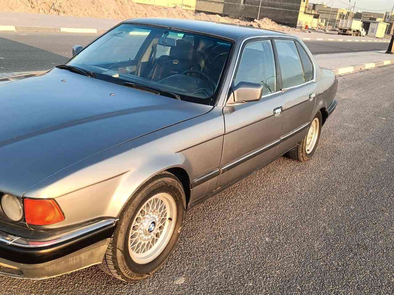 السلام عليكم سياره بي إم مديل 92 :؛ 8سلندر حجم 35 سياره جاهزه مكينه كير حداده تخم تاير سياره جهزه رقم الهاتف ***********//*********** .  مكان البصره   السعر 40  وبيه مجال.،
