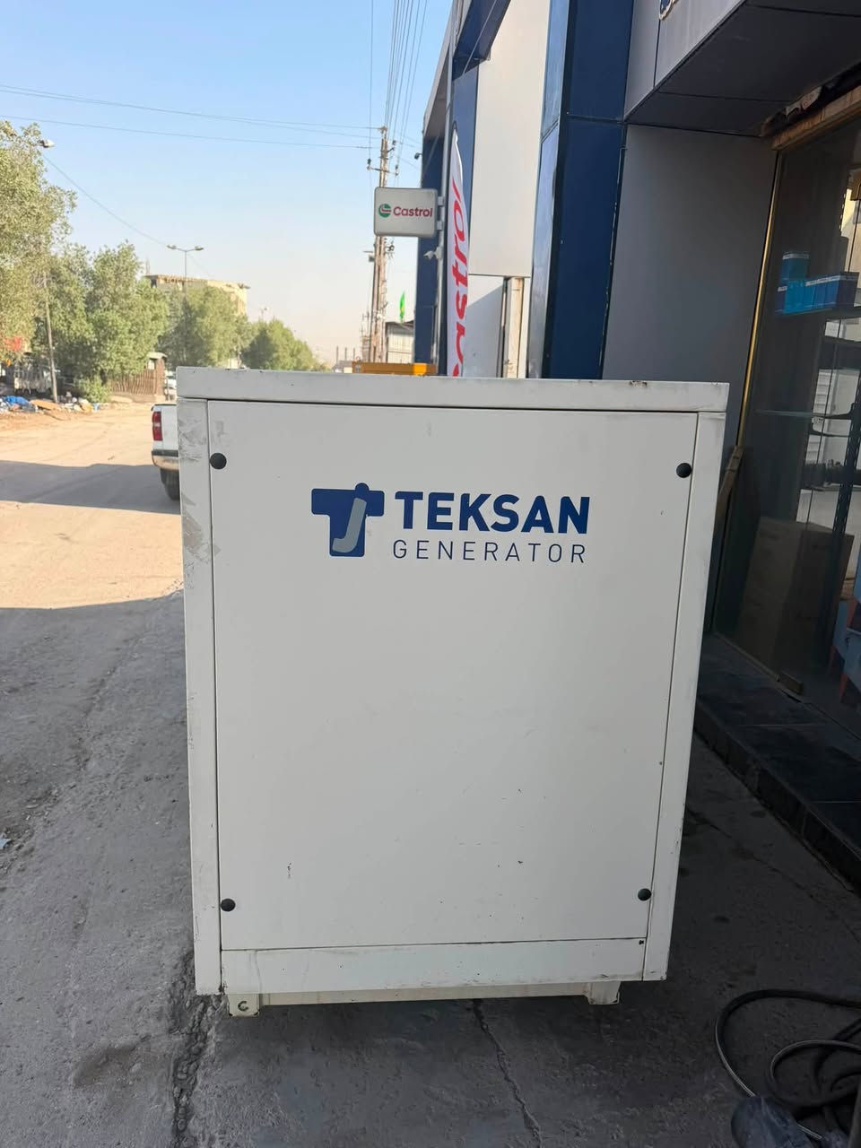 السلام عليكم
100kva 
بحالة الوكالة بدون نقص مكفولة ما مفتوحة 
راس التوليد ايطالي اصلي 
كاتم تكسان 
ضمان وخدمات بعد البيع 
المكينه بحالة جيده جداً
بدون تبخير او تنقيص 
***********
