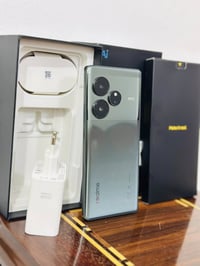 Realme gt6 الجهاز بكج متكامل نظيف لدرجة الجديد مع كامل ملحقاته الاصلية...