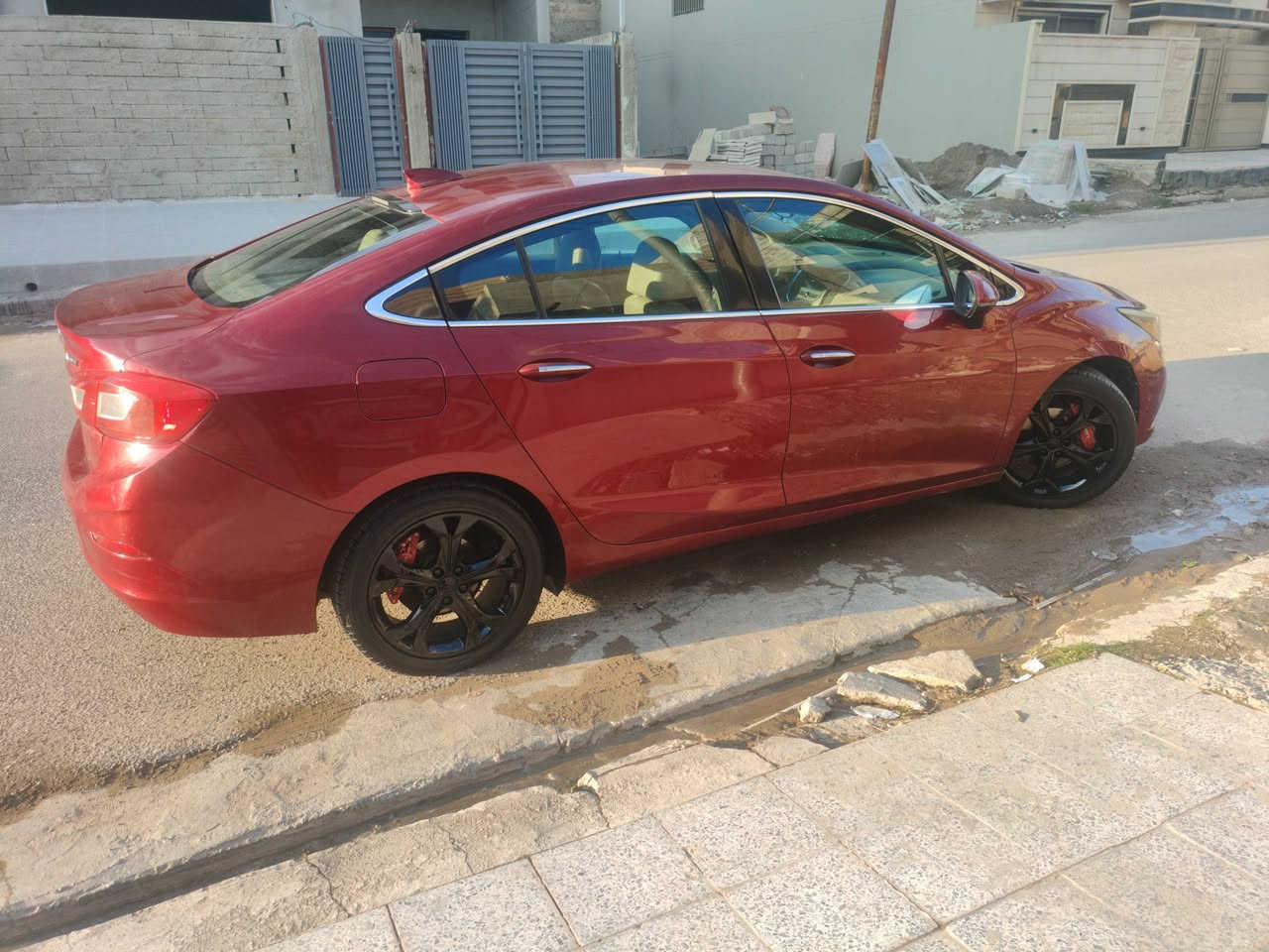 السلام عليكم... 
((( للبيع نقد )))شوفرليت كروز بريمير 2017 امريكي 
السياره ضررها الجاملغ الخلفي بدون ايرباك ، 
والبوند صبغ اثر شخوط، محرك وكير شرط رقم نينوى بأسمي وبيها كابون بانزين ومواصفات البريمير معروفه السيارة جاهزه الحمد لله يحتاجلها فقط حمام بولش
للتواصل  *********** متوفر واتساب
موقعي حي السكر 
السعر : (( 98 ورقة ) ) بيع نقد.
