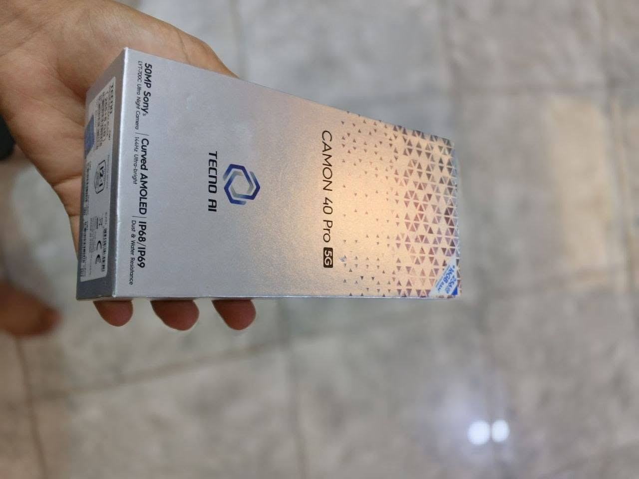 سلام عليكم تكنو كامون 40 برو 5g جهاز لوك استخدام اسبوعين فقطط موصفات جهاز:
📺 الشاشة (تجربة بصرية مذهلة)النوع: AMOLED معدل التحديث: 144 الحماية: زجاج Corning Gorilla Glass 7i المتين.

المعالج: MediaTek Dimensity 7300 والذاكرة العشوائية (RAM):  12 جيجابايت (مع ميزة توسيع الرام الافتراضية).التخزين الداخلي: 256 جيجابايت

الكاميرا الخلفية: مزدوجة؛ الأساسية بدقة 50 ميجابكسل بمستشعر Sony LYT-700C الفائق

 الكاميرا الأمامية (السيلفي): بدقة 50 ميجابكسل مع ضبط تلقائي للصورة (AF)
الفيديو: يدعم تصوير الفيديو بدقة 4K.

بطاريه 5200 🔋والذكاء الاصطناعي: مدعوم بتقنيات TECNO AI والميزات الذكية المتقدمة. للتواصل خاص #الجميع


**إذا كنت صاحب هذا الإعلان وتريد حذفه لأي سبب، رجاءا أرسل رسالة إلى الدعم الفني**