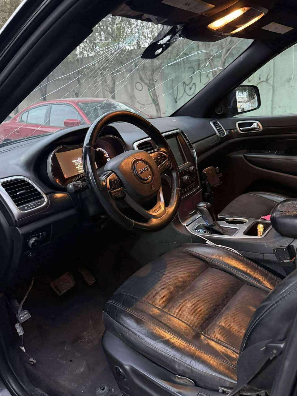 السلام عليكم جيب لمتدد موديل 2018 للبيع مبدل بيهه بساتم 14 بانزين عادي سعرها ( 190 وبيه مجال حك الجيه ) رقم الهاتف ( *********** )
