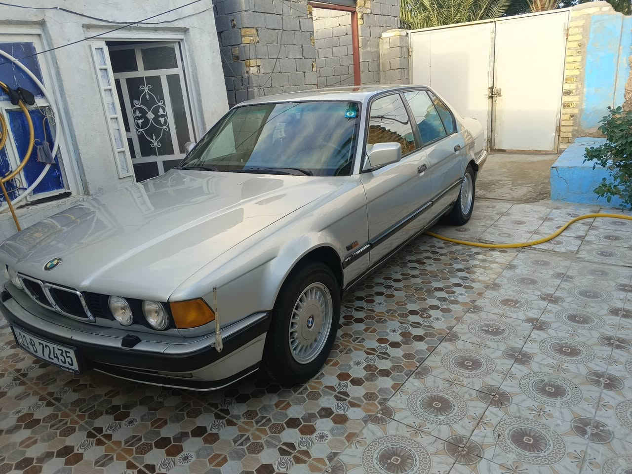 السلام عليكم سياره بي ام للبيع موديل 92 سياره جاهزه مكينه وكير وحداديه جدد رقم جديدد سياره بلاديه كهربائيات شركه تبريد شغال فتح سقفيه كشنات جلد سعر السياره 58 ورقه وبيها مجال مكان السياره ديوانيه برقم الهاتف***********
