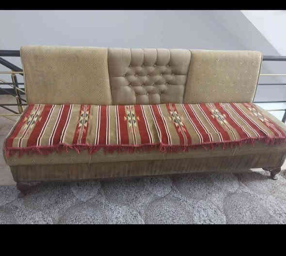 ديوان للبيع صاج ثكيل اخو الجديد سعره ٢٠٠ وبي مجال مكانه الدورة للاستفسار الاتصال بالرقم ***********
