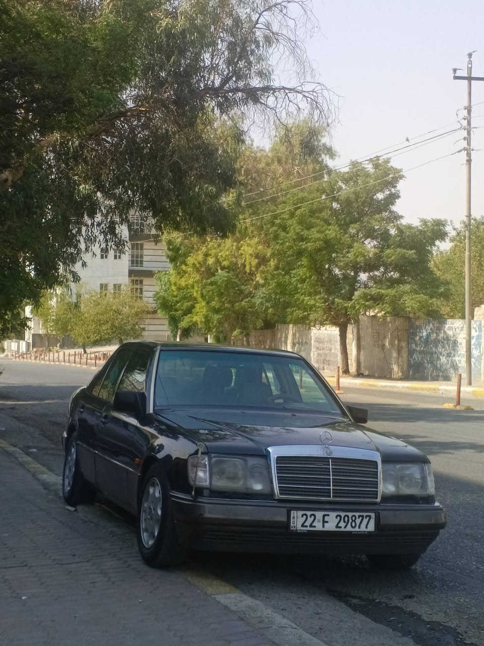 دب 93 اسود كذاب مكينه ثنين ونص كير مكينه فول 
تبريد شغال 
سلايت طكتين  
مري كهرباء متحرك 
كهربائيات مضبطه 
جام اربعه كهرباء 
سستم سماعات امامي خلفي 
بصمه قفل وفتح وتشغيل دبل اشاره 
اناره عند فتح الابواب وتنبيه ربط الاحزام 
الدشبول كله شغال حته الساعه 
كشنات مخمل ملبسه جلد 
الصندوك نضيف ببطانته 
سبير نضيف 
دبلات دسكات كلهن نفض نفض
كيلو متر شغال الممشى 300.000 قبل التحوير
هاند بريد شغال 
لون الغرفه بيجي نضيفه 
ويل تفاحه 
شباك amg
بكلايتات كرستال 
صدر امامي خلفي قبل شهر مضبطه وعندي التصوير
نصبه السياره تخبل شوفت عينك 
عليها منضومه زنون وبروجكتر شغال وشوته رياضي  
رقم شمالي وهاي شوفت العين 180 واكثر روحه ورجعه
 ما شاء الله 
للاتصال ‏‪***********‬‏ مكان السياره بغداد 
السعر 68
