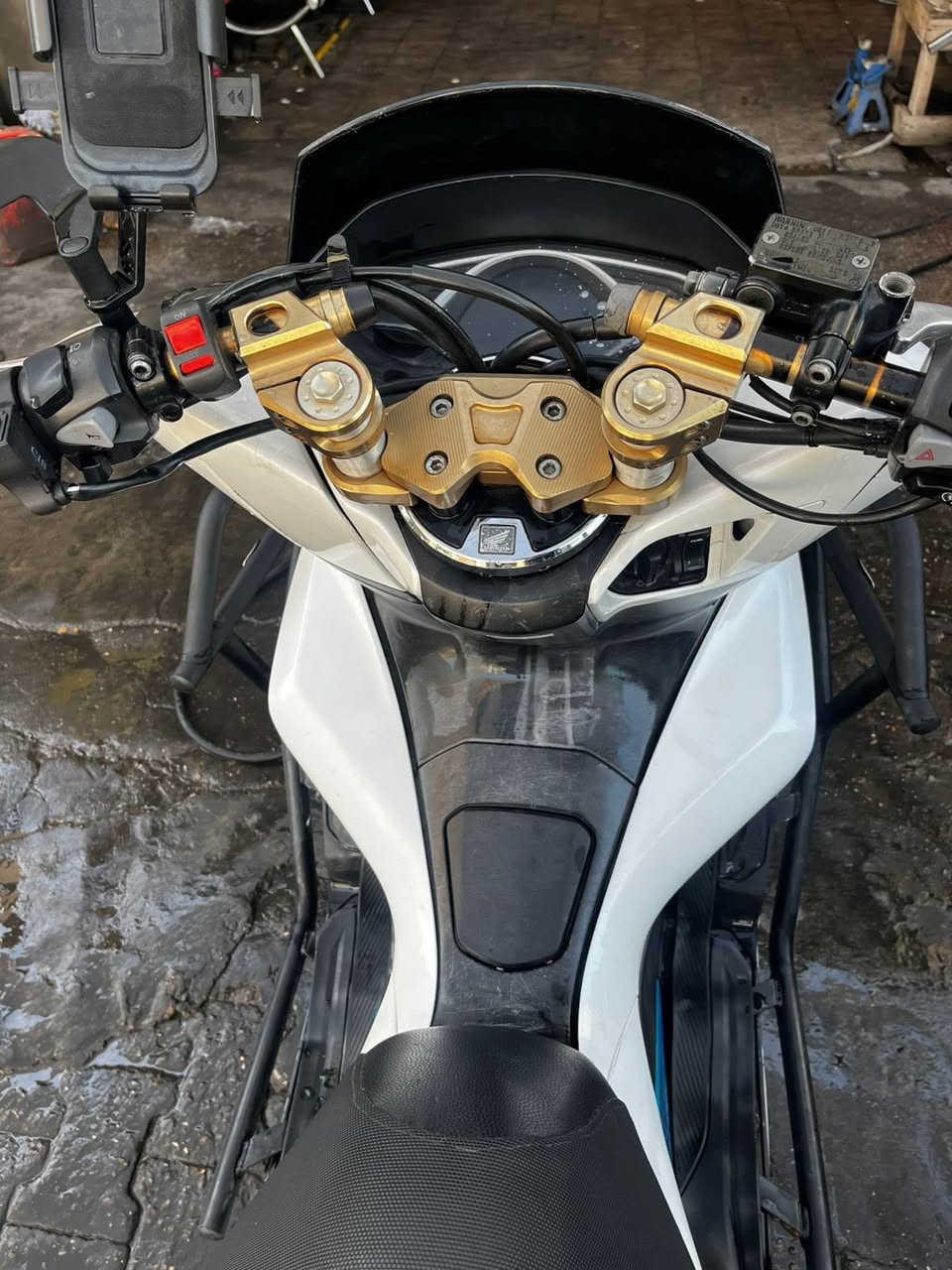 دراجه pcx للبيع
جيل ثالث وارد كوري 
الدراجه خير من الله 
درع اصلي sss
صالنصه شكل رياضي صوت خفيف كلش 
مكينه ناعمه 
اوراق منفيس ودخوليه
استيرن اصلي حاويه ثلاث قطع 
معدل الدراجه فوك ال120 
مكاني مدينه الصدر للستفسار :
***********

